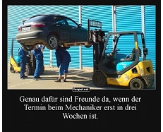 Auto auf Gabelstapler