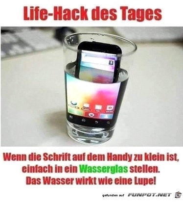 Handy im Vergrößerungsglass